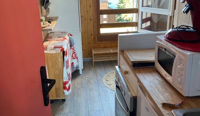 Le Petit Nid rouge and its view of the mountains 🌹, Le petit Nid Rouge