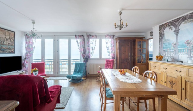 Le Petit Pélican - Two Bedroom Apartment, Sleeps 5