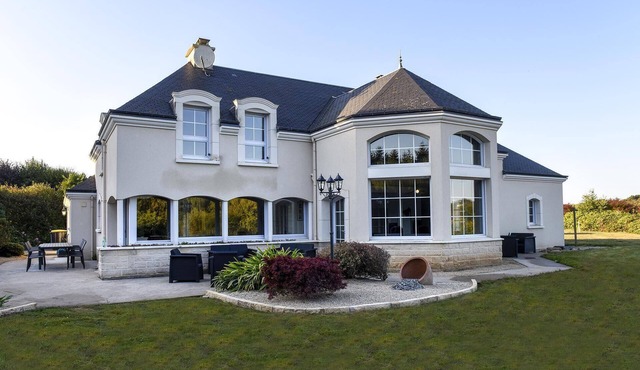 Le Petit Palais, swimming pool spa sauna 10 mim from the sea