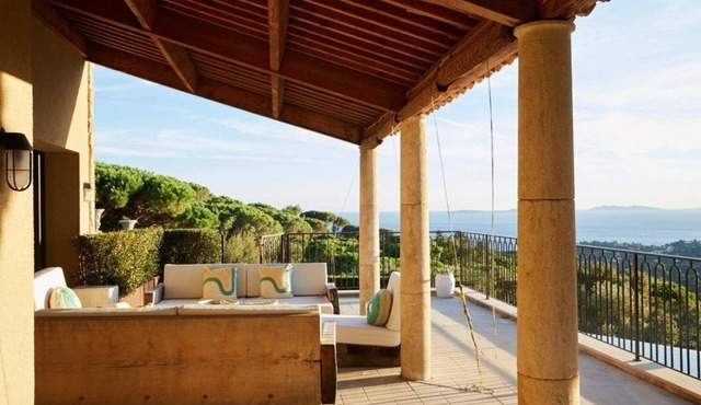 Le Petit Paradis Luxurious Seclusion with Infinity Pool in the Heart of Provence