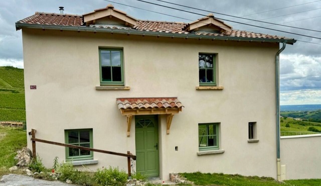 Le Petit Paradis, a pretty family home with a superb 180° view of the vineyards