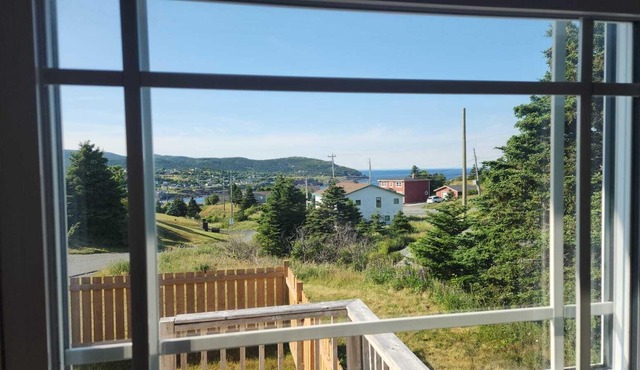 Le Petit Pouch Cove, cute 3 Bed house with ocean views, 15 mins from St John's!
