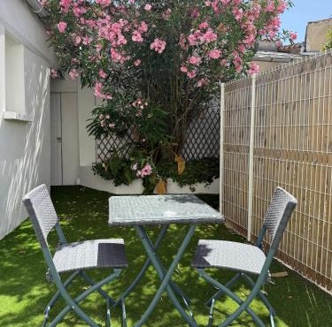 Le petit Saintonge-cour privée et climatiseur