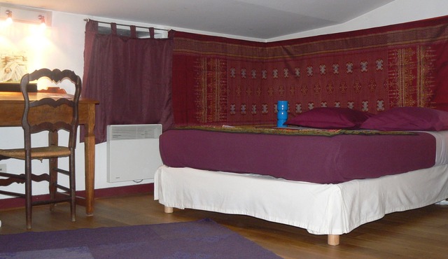 LE PETIT SIAM - Charming guest room with shared SB - Center Clermont-FD