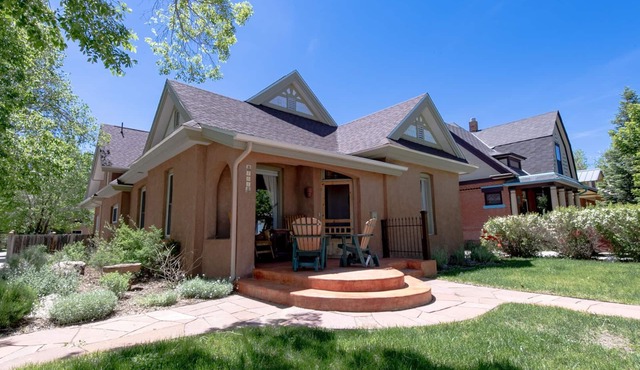 Le Petit Soliel - In-Town Home, Ready for Your Whole Family!