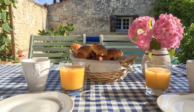 Le Petit Verger - Two Bedroom Villa, Sleeps 4