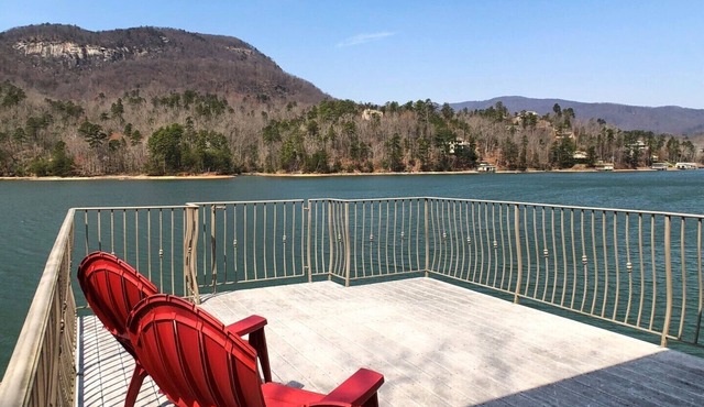Le Petite Chateau - Lakefront - Upper/Lower Units Sleeps 6 dog friendly