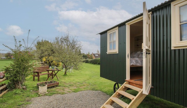 LE PETITE POUND HOUSE, romantic, with open fire in Bewdley