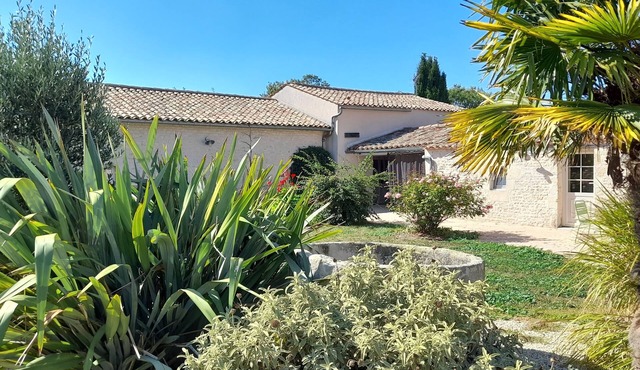 Le Pigeonnier for groups, between La Rochelle and the Marais Poitevin