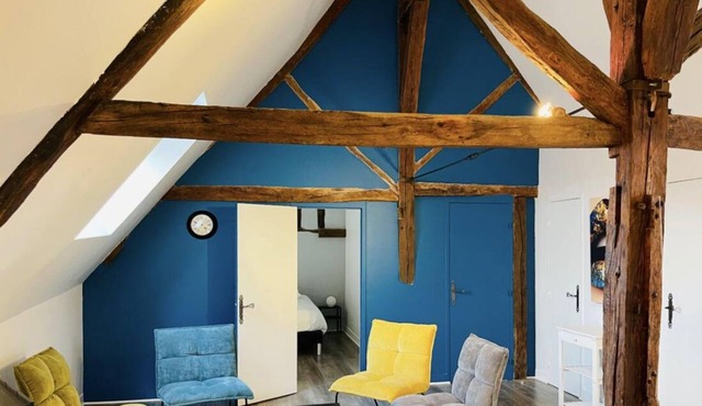 Le Pigeonnier-Apartment-Ensuite with Shower-City view