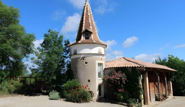 Le Pigeonnier Secret: Authentic Charm and Family Serenity
