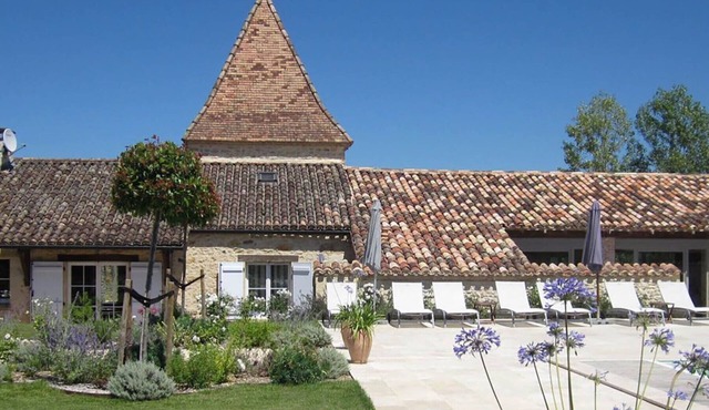 Le Pigeonnier wonderful Gite adjoining the pool terrace