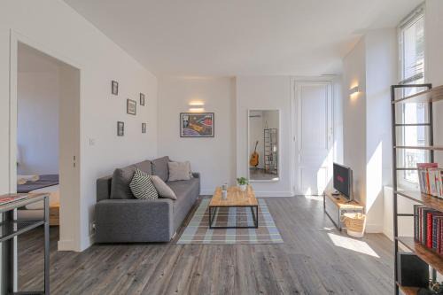 Le Pipet - T2 avec terrasse, vue, à deux pas du théâtre antique