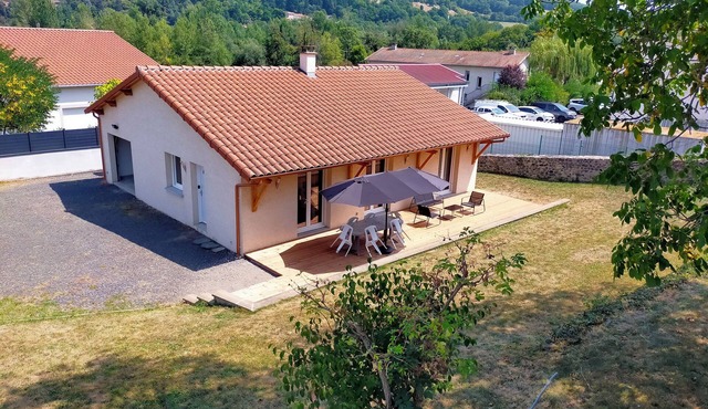 Le Plain-pied du Pêcheur with terrace between Loire and Velay