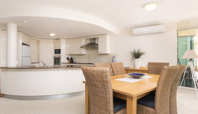 Le Point 101 - Walking distance to Main Beach