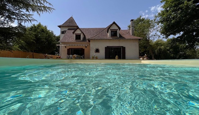 Le Poirier au Roi, villa with swimming pool, jacuzzi and pond