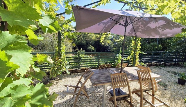 Le Pont Bas bord de rivière proche Puy du Fou