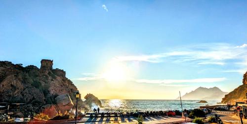 Le Porto T3 55m2 vue mer immeuble traditionnel en pierre de taille avec prestations exceptionnelles barbecue ordinateur vidéosurveillance terrasse panoramique