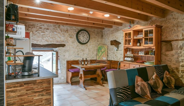 Le Portougais Apartment in Chanaz with Wi-Fi and Air Conditioning