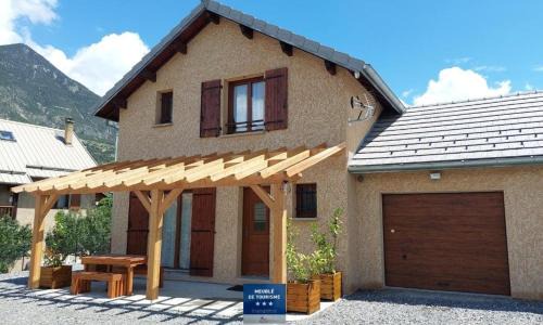 Le Pré Fleuri à Guillestre - Appartements neufs classés Meublés de Tourisme 3 étoiles- Climatisés- Parking privatif