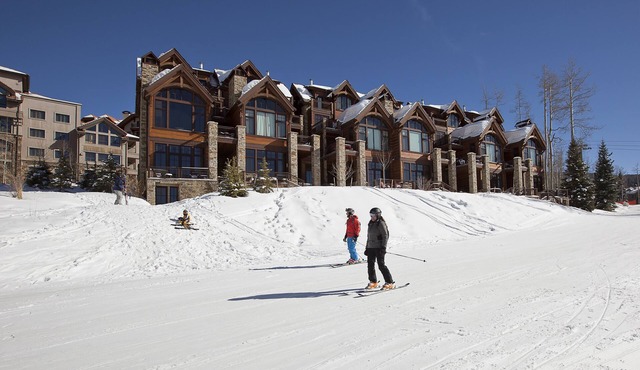 LE PRAZ- Mountain Village, Luxury Townhome, Ski In/Out, Movie Theatre, Hot Tub