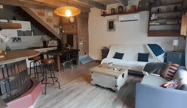 Le Pressoir, charming little house of 65m2 restored in an old wine press.