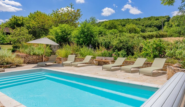 Le Pressoir - Renovated House for 12 with Heated Pool