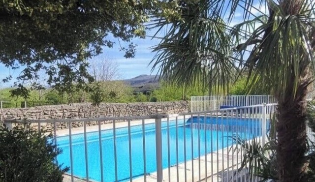 Le pressoir, confortable pour 5 à 7, piscine partagée