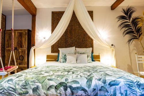 LE PRIEURE - Suites romantiques spa privatif, piscine, jardin, massages proche de Toulouse