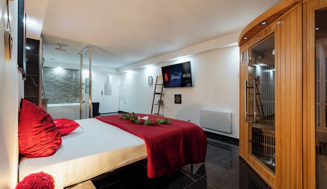 Le Qube Romantique by Prestige Home Living/sauna & whirlpool 2-seater