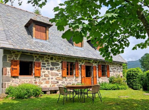 Le refuge de la vallée - 4 à 6 pers - proche de Salers