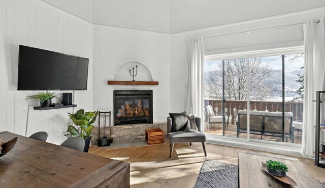 Le Refuge: Lake Views Condo, Minutes to MT Village