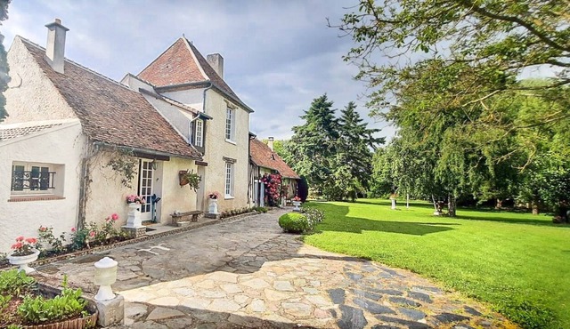 Le Relais D'eugénie: Maison D'hôtes en Forêt D'orléans