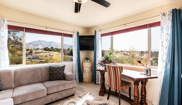 LE RENDEZ-VOUS CATALINA POOL APARTMENT