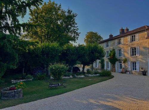 LE REPAIRE DU CLAIN gîte 4 étoiles pour 14 personnes avec piscine proche du Futuroscope