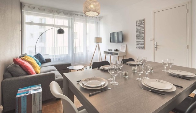 Le Repaire : Hyper center, 3 bedrooms, Balcony & Parking
