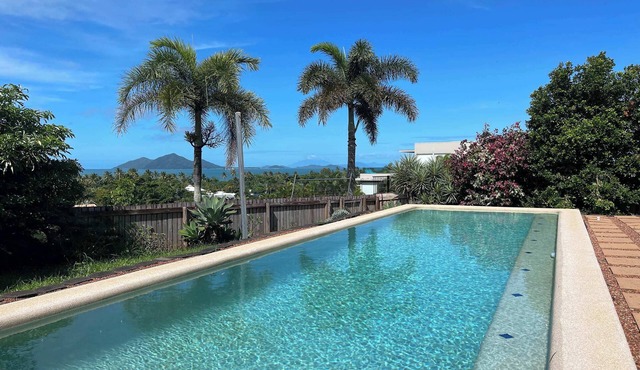 Le Reve~ Wake up to sunrises and tropical breezes!