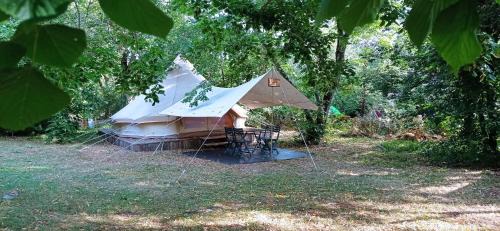 LE ROMARIN tente insolite Sibley's 4 personnes CAMPING LE BEL AIR 46260