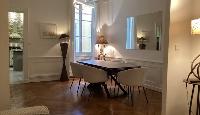 Le Roosevelt, renovated 100m2 apartment in the 6th arrondissement