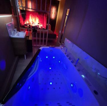 Le Rubis avec Baignoire Balneo