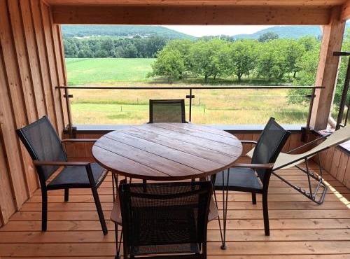 Le Séchoir des acacias, Gite Les Falaises avec piscine chauffée