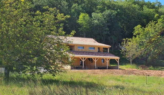 Le Séchoir des acacias, 110m2 gîte "La Noyeraie" with heated swimming pool.