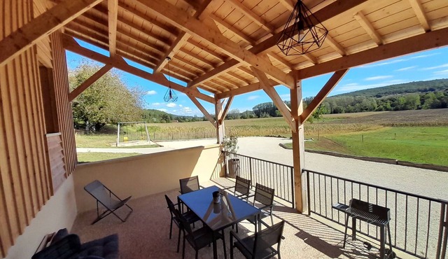 Le Séchoir des acacias, 110m2 "L'Orée du Bois" gîte with heated pool.