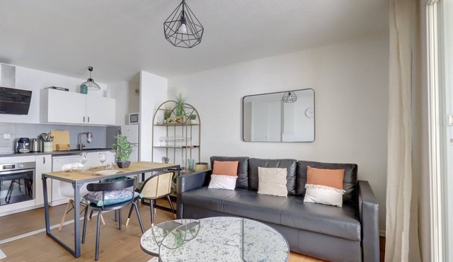 Le Sahel ~ Parking ~ Patio