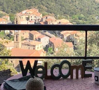 Le SAN PETRONE-TOUR EN PIERRE EN CENTRE CORSE ENTRE MER ET MONTAGNE