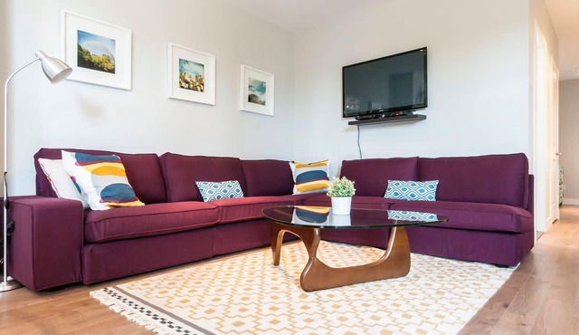 Le SKY : Spacious Apartment in the Heart of the Plateau with Private Deck