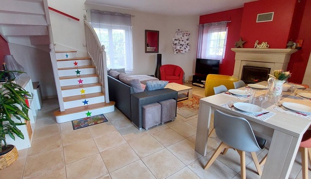 Le So Sweet, 1 km from Omaha beach, large enclosed private garden, pinball machine