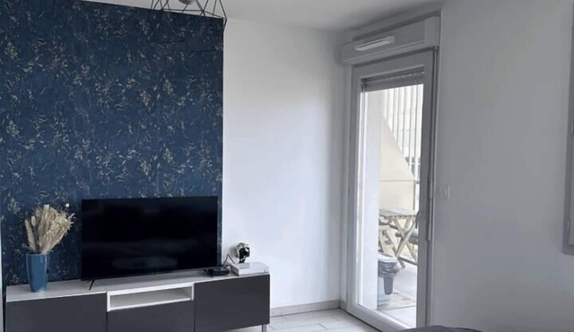 Le Soyeux : Bright apartment + Terrace, Carré de soie