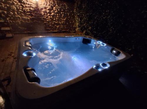Le SPA d'Adélaïde son jacuzzi privé