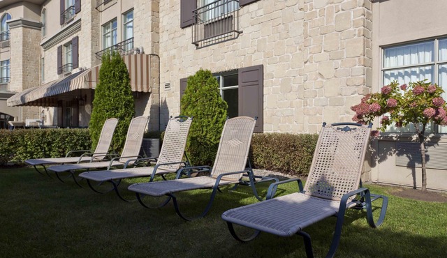 Le St-Martin Hotel & Suites Laval